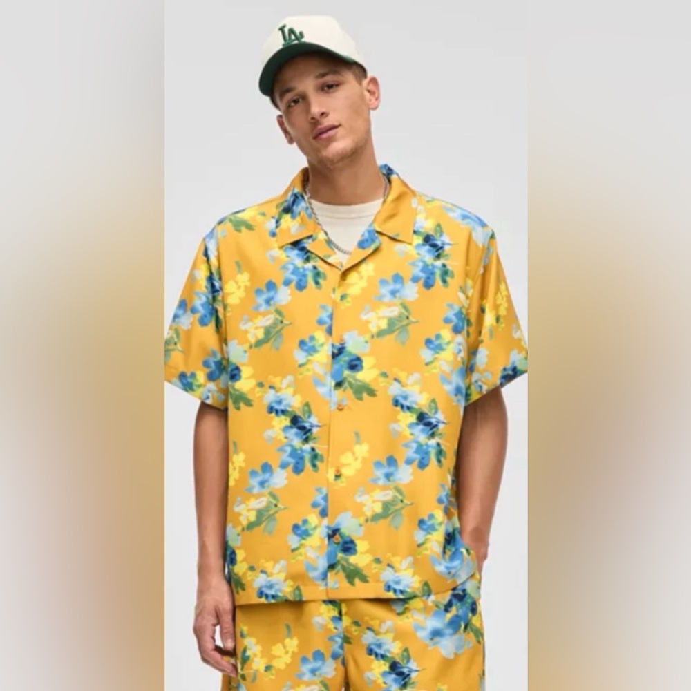 Summer Beachwear Blurred Floral NWT Mens  Relaxed  Twill Camp Shirt Size Medium